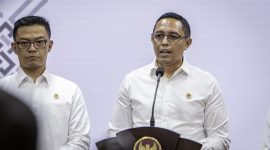 Kepala Kantor Komunikasi Kepresidenan Hasan Nasbi memberikan keterangan pers usai Sidang Kabinet Paripurna yang dipimpin oleh Presiden Prabowo Subianto dan Wakil Presiden Gibran Rakabuming Raka di Kantor Presiden, Jakarta, Senin (02/12/2024). (F0to: Humas/Ibrahim).