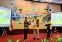 Bendahara DPD Partai Golkar Jateng, Mohammad Saleh (kanan) bersama Ketua AMPG Jateng, Imam Teguh Purnomo dalam acara refleksi Akhir Tahun AMPG Jateng.