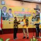 Bendahara DPD Partai Golkar Jateng, Mohammad Saleh (kanan) bersama Ketua AMPG Jateng, Imam Teguh Purnomo dalam acara refleksi Akhir Tahun AMPG Jateng.