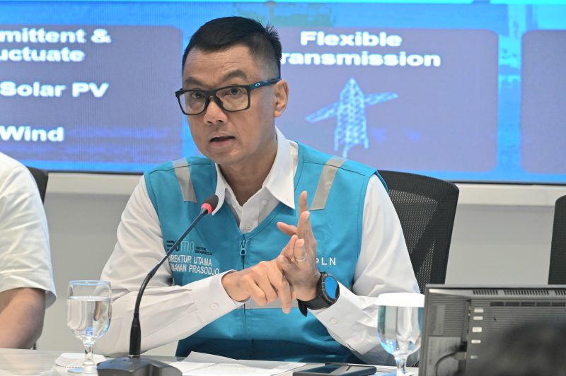 Direktur Utama PLN Darmawan Prasodjo menegaskan, sebagai bagian dari BUMN sektor energi, pihaknya siap menjalankan arahan Pemerintah untuk memberikan kenyamanan kepada masyarakat selama perayaan Nataru. 