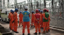 Seluruh Personel pemeliharaan First Year Inspection GI 150 kV Boyolali melaksanakan safety beriefing sebelum melaksanakan pekerjaan, di pimpin oleh Manager PLN ULTG Salatiga, Andi Artha Kusuma
