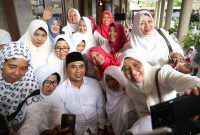 Wakil Gubernur Jawa Tengah, Tah Yasin Maimoen atau Gus Yasin saat hadir di acara peringatan Maulid Al-Barzanji Jamuri (Jamaah Putri) Estafet 30 Hari Putaran ke-9 di Graha Setyowati, Gentan, Baki, Sukoharjo, Selasa 2 September 2025.