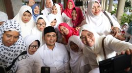 Wakil Gubernur Jawa Tengah, Tah Yasin Maimoen atau Gus Yasin saat hadir di acara peringatan Maulid Al-Barzanji Jamuri (Jamaah Putri) Estafet 30 Hari Putaran ke-9 di Graha Setyowati, Gentan, Baki, Sukoharjo, Selasa 2 September 2025.