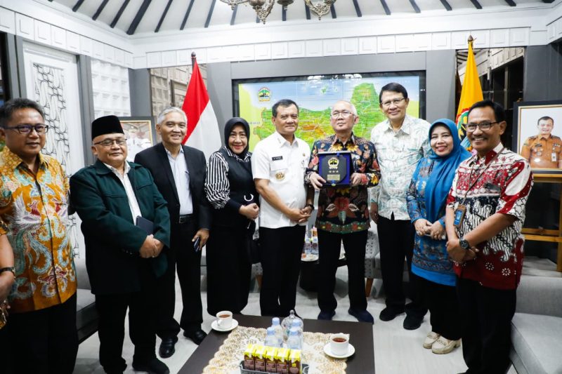 Gubernur Jateng Ahmad Luthfi saat dialog dengan pengurus Asosiasi Perguruan Tinggi Swasta Indonesia (Aptisi) Jateng, Rabu 3 September 2025.
