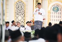 Wakil Gubernur Jawa Tengah, Taj Yasin Maimoen (Gus Yasin) saat menghadiri majlis dzikir Jamiyyah Manakib Jawahirul Ma’ani, yang menggelar Manakib ke-21 di Pondok Pesantren Ar Roudloh, Limpung, Batang, Kamis, 4 September 2025.

