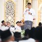 Wakil Gubernur Jawa Tengah, Taj Yasin Maimoen (Gus Yasin) saat menghadiri majlis dzikir Jamiyyah Manakib Jawahirul Ma’ani, yang menggelar Manakib ke-21 di Pondok Pesantren Ar Roudloh, Limpung, Batang, Kamis, 4 September 2025.
