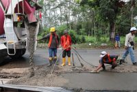 Progres perbaikan jalan di Jateng hingga Agustus 2025, hasilnya sudah mendekati 90 persen (89,9 persen). Atau sudah setara dengan 2.195 kilometer, dari total 2.440 kilometer jalan provinsi yang ada.