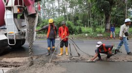 Progres perbaikan jalan di Jateng hingga Agustus 2025, hasilnya sudah mendekati 90 persen (89,9 persen). Atau sudah setara dengan 2.195 kilometer, dari total 2.440 kilometer jalan provinsi yang ada.