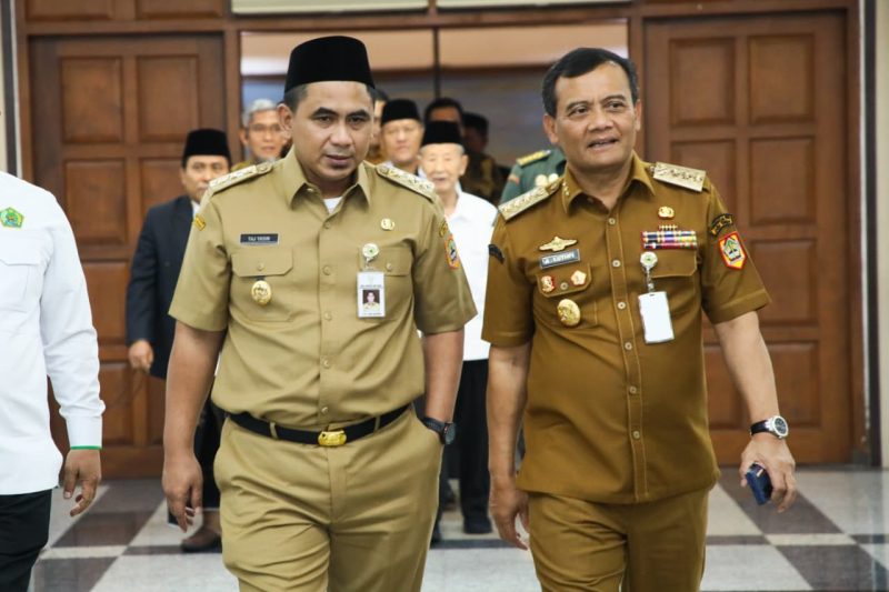 Gubernur Jateng Ahmad Luthfi dan Wakilnya Taj Yasin Maimoen mengukuhkan Lembaga Fasilitasi dan Sinergitas Pesantren (LFSP) Provinsi Jawa Tengah periode 2025–2030. 