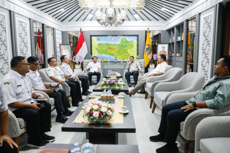 Pelaksana Tugas (Plt) Direktur Jenderal (Dirjen) Perkebunan Kementan RI, Abdul Roni Angkat saat menemui Gubernur Ahmad Luthfi di Kantor Gubernur Jawa Tengah, Rabu, 10 September 2025.