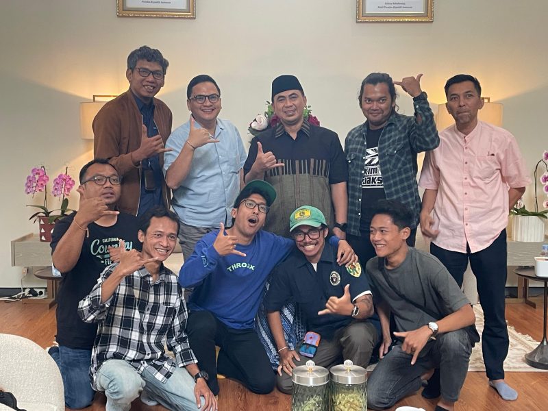 Wagub Jateng Taj Yasin Maimoen (Gus Yasin) menerima kunjungan komunitas Blok GM (Blok Gajah Mada), di rumah Dinas Wagub Semarang, Selasa 9 September 2025.