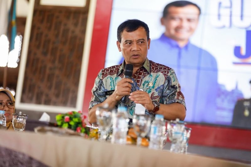 Gubernur Jawa Tengah Ahmad Luthfi saat rapat koordinasi bersama Bupati dan Wali Kota serta pimpinan DPRD Jawa Tengah dan Kabupaten/kota di Kantor Gubernur Jawa Tengah, Kamis, 11 September 2025.