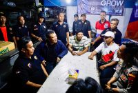 Gubernur Jawa Tengah Ahmad Luthfi turun langsung jagongan bareng warga di benerapa pos kamling di Kota Semarang, Kamis malam, 11 September 2025.