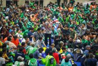 Ratusan driver ojek online dengan surat izin mengemudi (SIM) mati mendapatkan hadiah dari Gubernur Jawa Tengah Ahmad Luthfi dengan digratiskan biaya pembuatan ulang SIM.