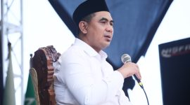 Wakil Gubernur Jawa Tengah (Jateng) Taj Yasin Maimoen saat menyampaikan Mauidhoh Hasanah pada Pengajian Lapanan Ahad Wage PAC Muslimat NU Dan Fatayat NU di Desa Tolokan, Kecamatan Getasan, Kabupaten Semarang, Ahad, 14 September 2025.