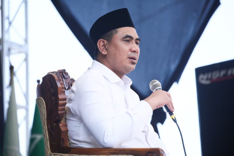 Wakil Gubernur Jawa Tengah (Jateng) Taj Yasin Maimoen saat menyampaikan Mauidhoh Hasanah pada Pengajian Lapanan Ahad Wage PAC Muslimat NU Dan Fatayat NU di Desa Tolokan, Kecamatan Getasan, Kabupaten Semarang, Ahad, 14 September 2025.