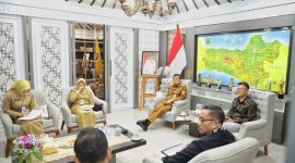 Para pengusaha yang tergabung dalam Asosiasi Pengusaha Kawasan Berikat (APKB) saat bertemu Gubernur Jateng, Ahmad Luthfi. 
