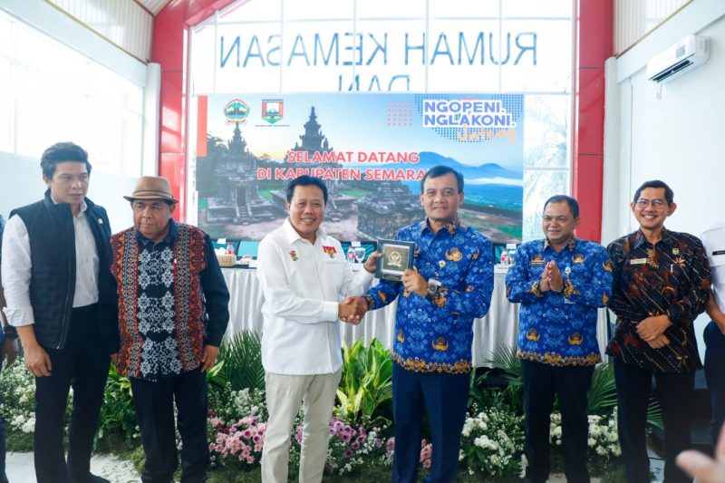 Gubernur Jateng, Ahmad Luthfi saat kunjungan kerja di Kabupaten Semarang, Rabu, 17 September 2025.
