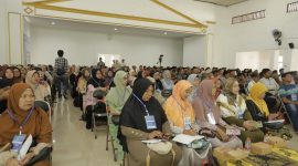 Komisi IX DPR RI dan BGN menggelar sosialisasi program MBG ke masyarakat Salatiga yang bertempat di Gedung IPHI Kutowimangun, Tingkir, Kota Salatiga, Jumat (19/9). 