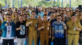 Gubernur Jateng, Ahmad Luthfi ikut turun ke kebun cabai, menanam dan memetik bersama para petani di Desa Banyusidi, Kecamatan Pakis, Kabupaten Magelang, Senin 22 September 2025