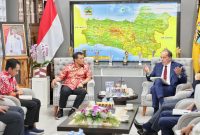 Duta Besar Prancis untuk Indonesia, Fabien Penone saat bertemu Gubernur Jawa Tengah Ahmad Luthfi, di kantor Gubernur, Kota Semarang, Kamis 25 September 2025.