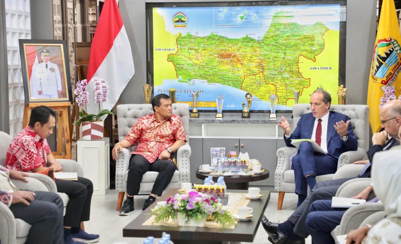 Duta Besar Prancis untuk Indonesia, Fabien Penone saat bertemu Gubernur Jawa Tengah Ahmad Luthfi, di kantor Gubernur, Kota Semarang, Kamis 25 September 2025.