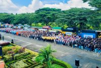 Suasana Apel Pelepasan Relawan BUMN Peduli pada Jumat (19/12) di Kualanamu, Deli Serdang, Sumatera Utara. Dalam kesempatan ini, bantuan yang disalurkan oleh belasan perusahaan BUMN mencakup 109 armada truk berisi kebutuhan dasar tanggap darurat dan penerjunan sebanyak 1.066 relawan untuk mempercepat pemulihan di wilayah Aceh.